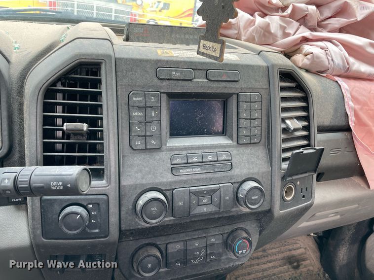 image for item MY9504 2020 Ford  F350 Super Duty  utility bed pickup truck