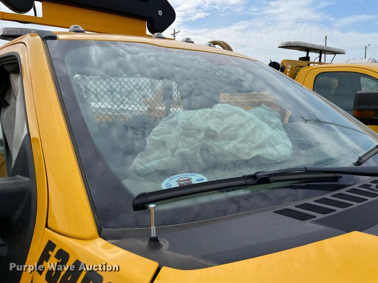 image for item MY9504 2020 Ford  F350 Super Duty  utility bed pickup truck