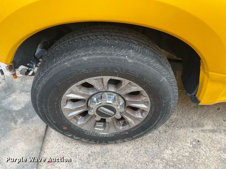 image for item MY9504 2020 Ford  F350 Super Duty  utility bed pickup truck