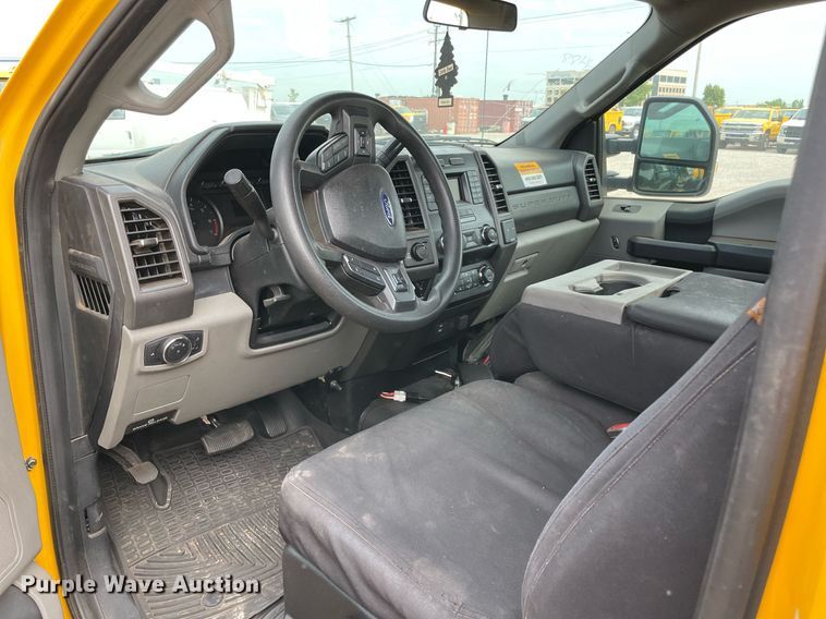 image for item MY9505 2019  Ford F350 Super Duty XL  utility bed pickup truck