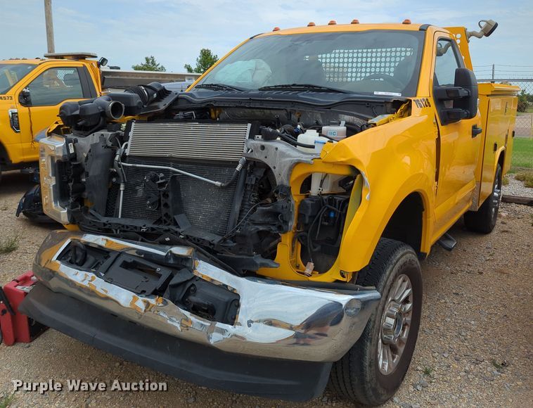 image for item MY9516 2019  Ford F350 Super Duty XL  utility bed pickup truck