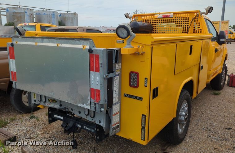 image for item MY9516 2019  Ford F350 Super Duty XL  utility bed pickup truck