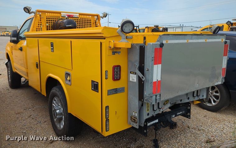 image for item MY9516 2019  Ford F350 Super Duty XL  utility bed pickup truck