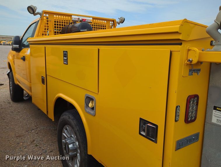 image for item MY9516 2019  Ford F350 Super Duty XL  utility bed pickup truck