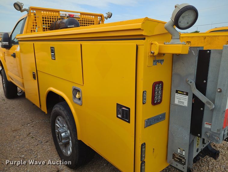 image for item MY9516 2019  Ford F350 Super Duty XL  utility bed pickup truck