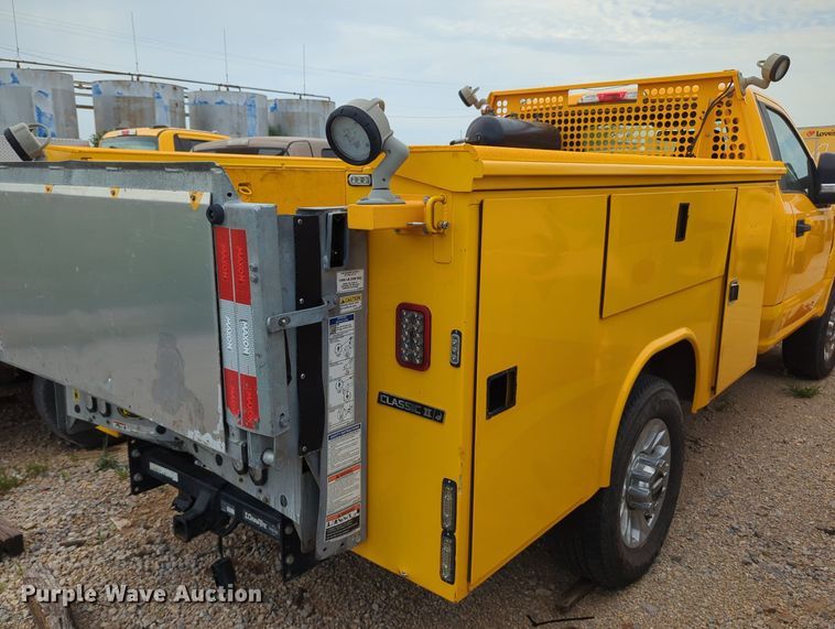 image for item MY9516 2019  Ford F350 Super Duty XL  utility bed pickup truck