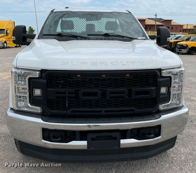 image for item MY9519 2017  Ford F350 Super Duty XL  utility bed pickup truck