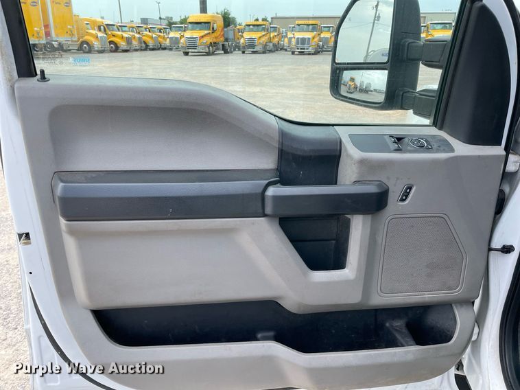 image for item MY9519 2017  Ford F350 Super Duty XL  utility bed pickup truck