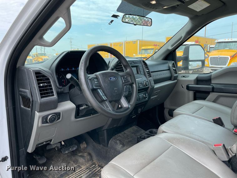 image for item MY9519 2017  Ford F350 Super Duty XL  utility bed pickup truck