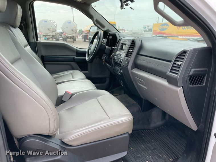 image for item MY9519 2017  Ford F350 Super Duty XL  utility bed pickup truck