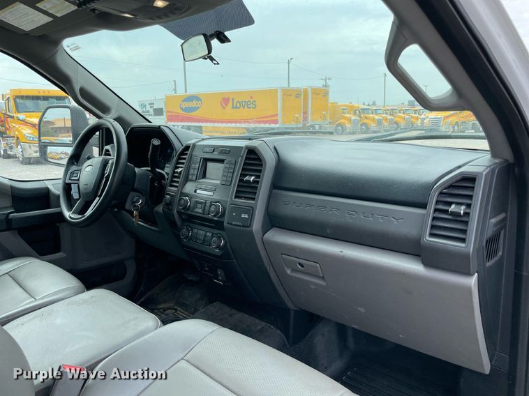 image for item MY9519 2017  Ford F350 Super Duty XL  utility bed pickup truck