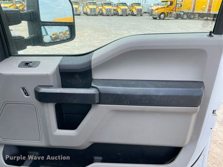 image for item MY9519 2017  Ford F350 Super Duty XL  utility bed pickup truck