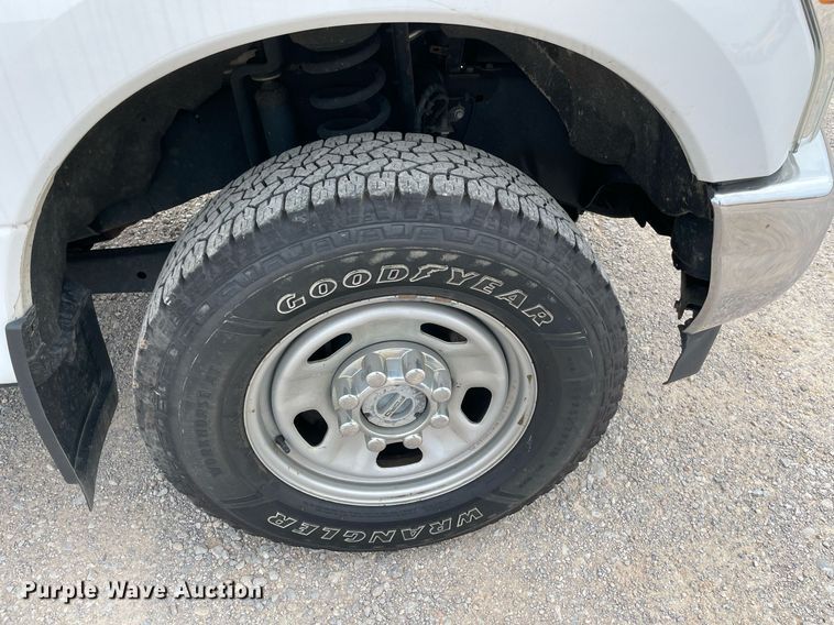 image for item MY9519 2017  Ford F350 Super Duty XL  utility bed pickup truck