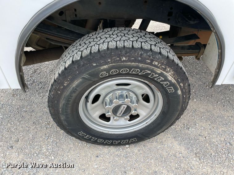 image for item MY9519 2017  Ford F350 Super Duty XL  utility bed pickup truck