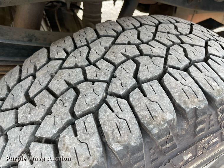 image for item MY9519 2017  Ford F350 Super Duty XL  utility bed pickup truck