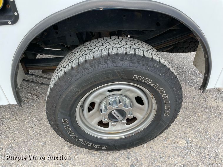 image for item MY9519 2017  Ford F350 Super Duty XL  utility bed pickup truck