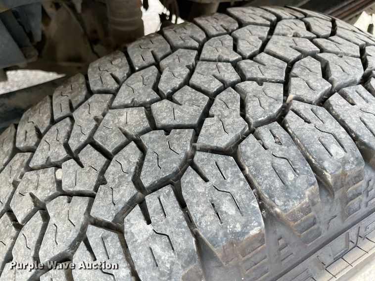 image for item MY9519 2017  Ford F350 Super Duty XL  utility bed pickup truck