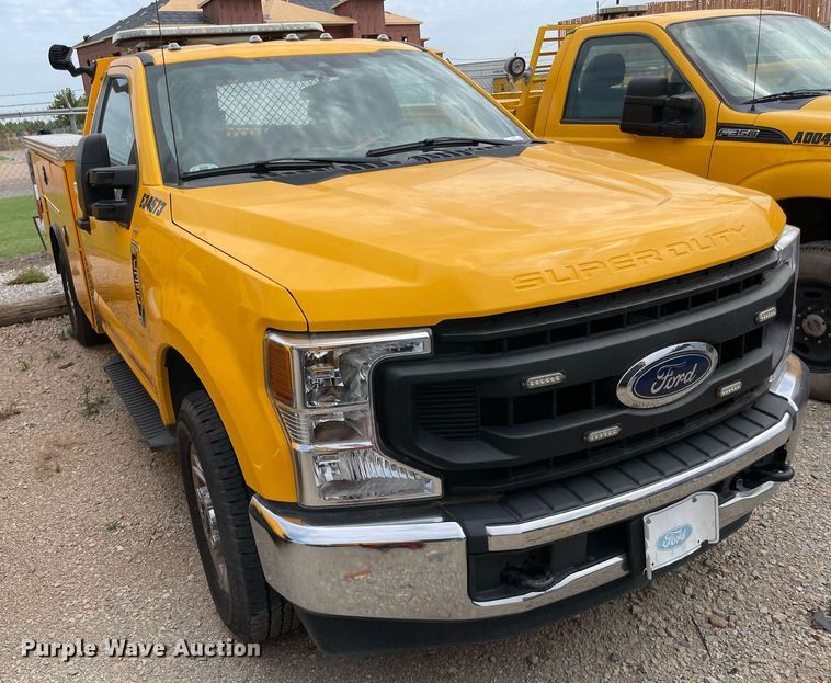 image for item MY9522 2020  Ford F350 Super Duty XL  utility bed pickup truck