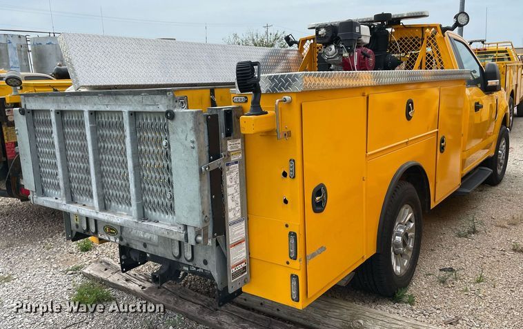 image for item MY9522 2020  Ford F350 Super Duty XL  utility bed pickup truck