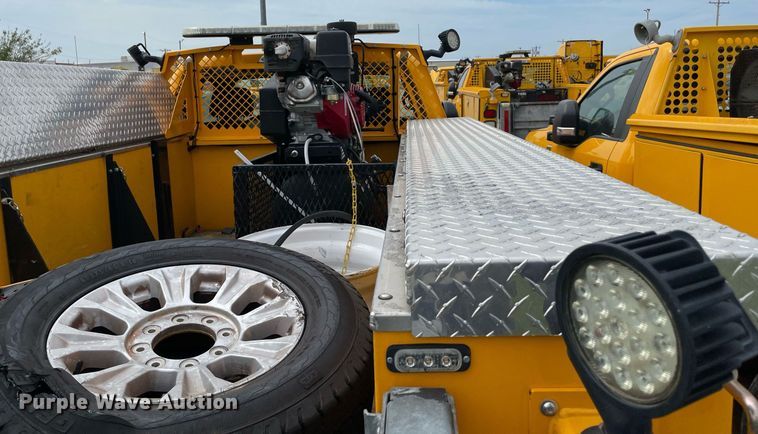 image for item MY9522 2020  Ford F350 Super Duty XL  utility bed pickup truck