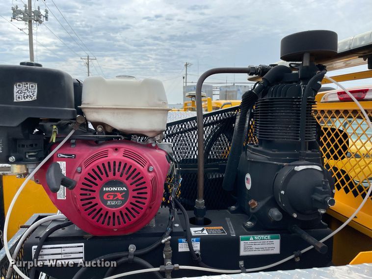 image for item MY9522 2020  Ford F350 Super Duty XL  utility bed pickup truck