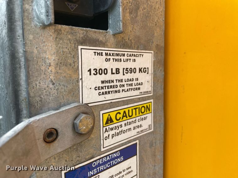 image for item MY9522 2020  Ford F350 Super Duty XL  utility bed pickup truck