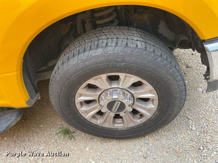 image for item MY9522 2020  Ford F350 Super Duty XL  utility bed pickup truck