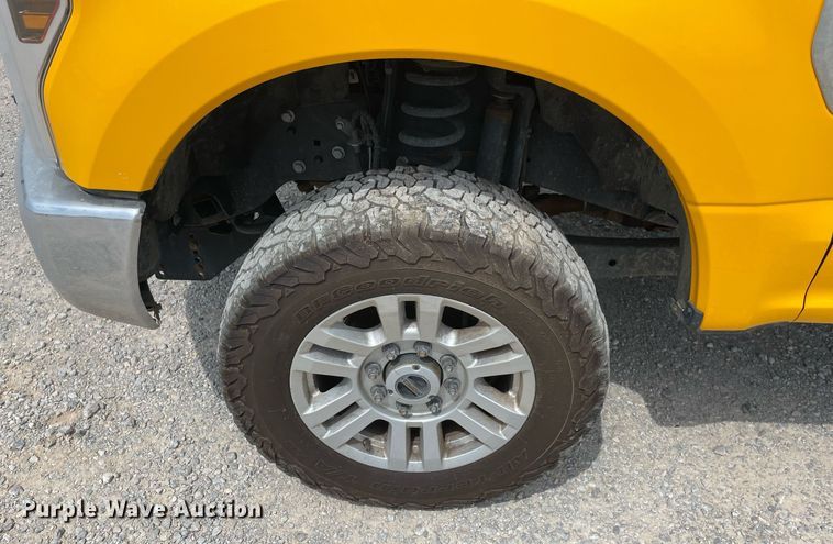 image for item MY9528 2019  Ford F350 Super Duty XL  utility bed pickup truck