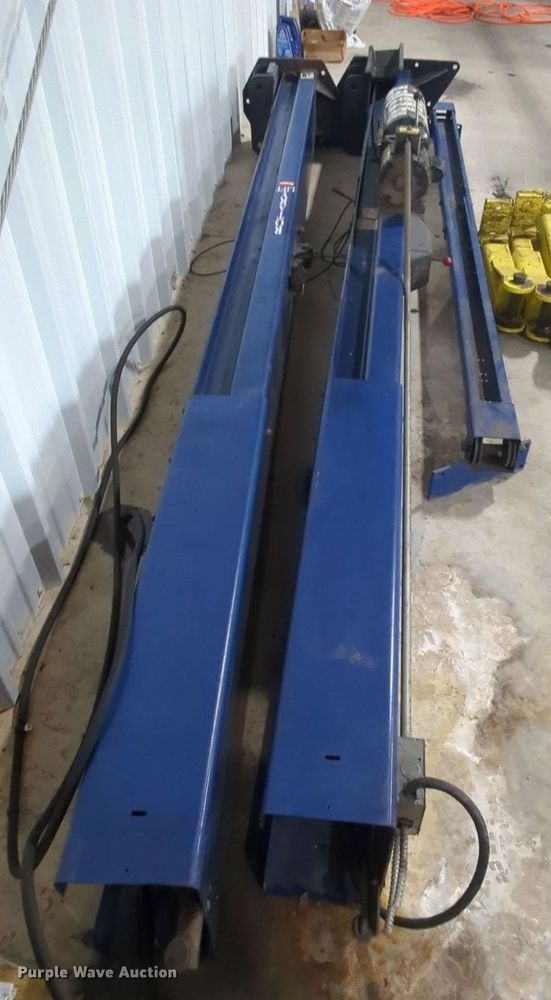 image for item MY9801 Rotary  two post automotive lift