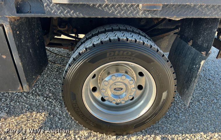 image for item NA9011 2017 Ford F450 Super Duty XL  flatbed truck