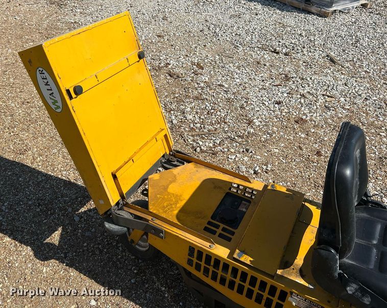 image for item NA9014 2000 Walker MSSD  ZTR lawn mower