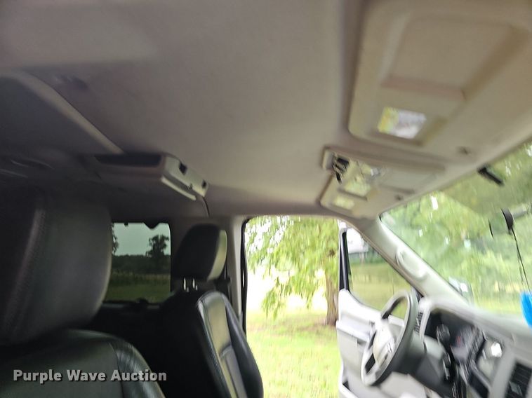 image for item NT9785 2016 Nissan NV3500  van