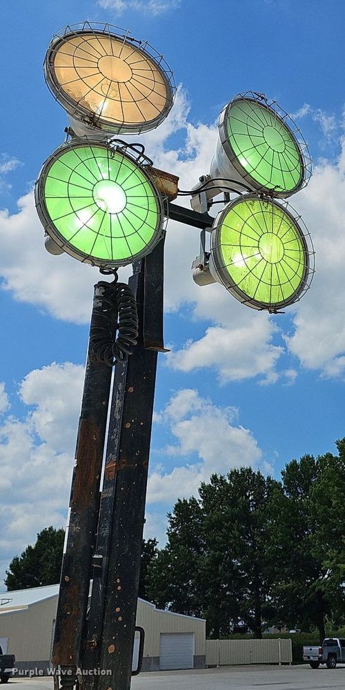image for item NX9699 Coleman MH4000QLKH  light plant