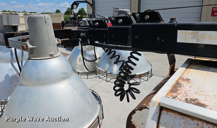 image for item NX9699 Coleman MH4000QLKH  light plant