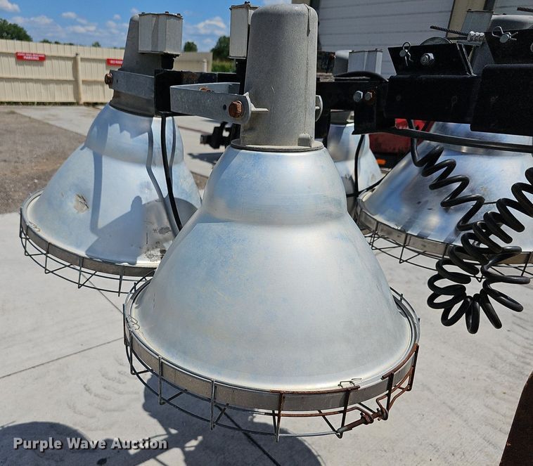 image for item NX9699 Coleman MH4000QLKH  light plant