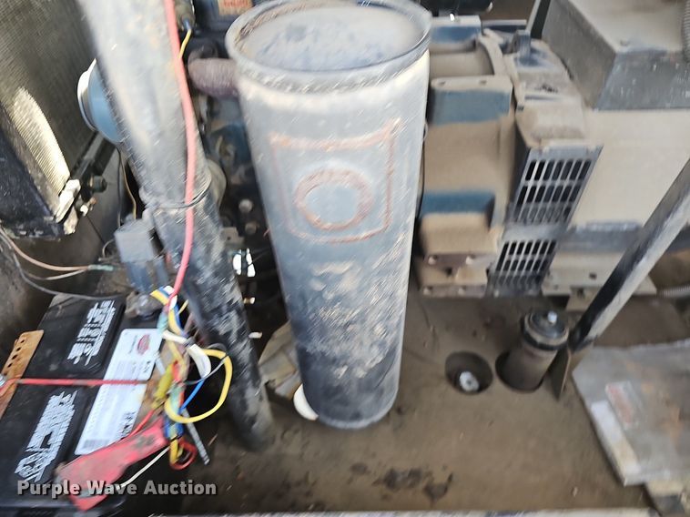 image for item NX9699 Coleman MH4000QLKH  light plant