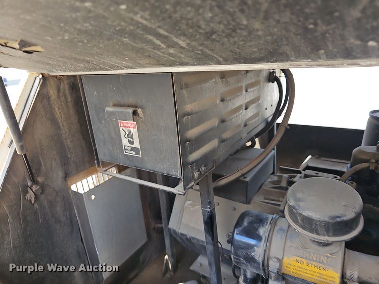 image for item NX9699 Coleman MH4000QLKH  light plant