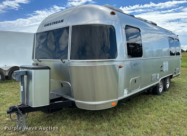image for item OC9100 2019 Airstream Flying Cloud  camper