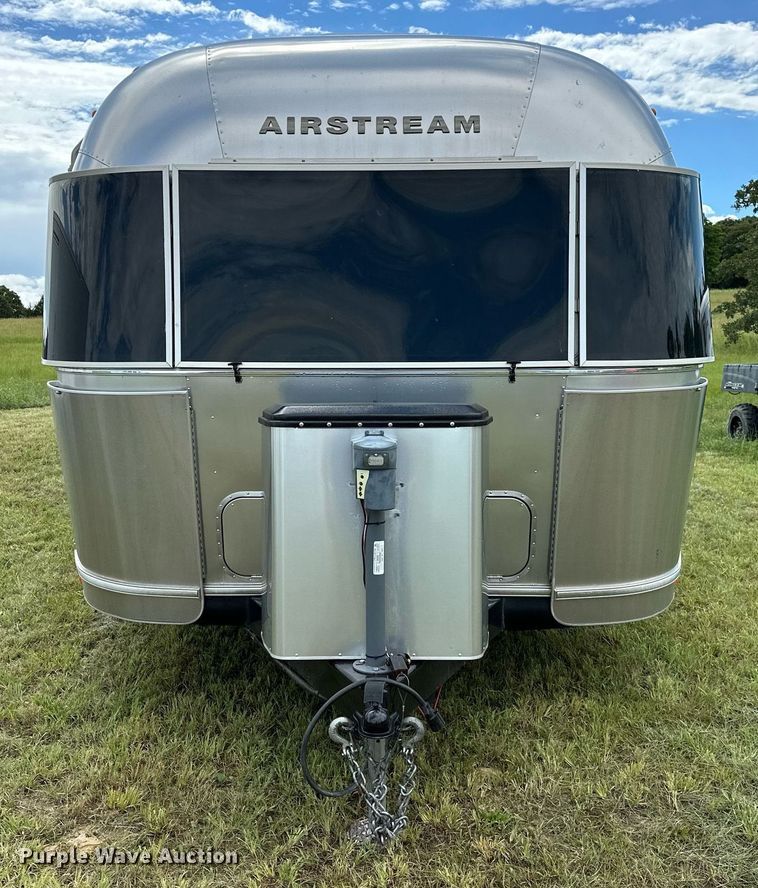 image for item OC9100 2019 Airstream Flying Cloud  camper
