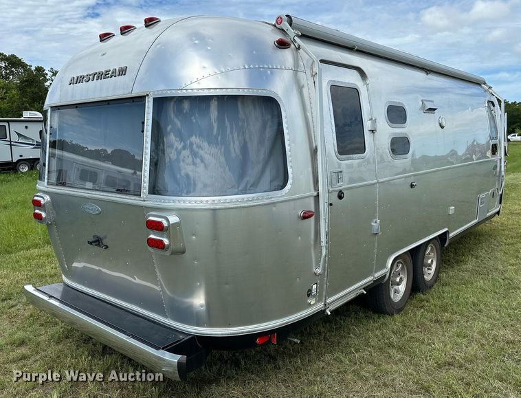image for item OC9100 2019 Airstream Flying Cloud  camper