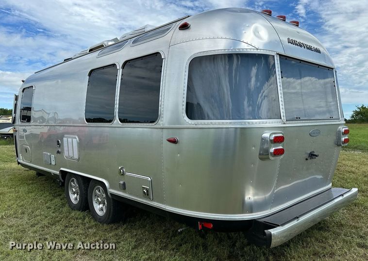 image for item OC9100 2019 Airstream Flying Cloud  camper