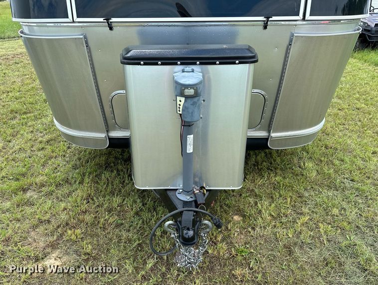 image for item OC9100 2019 Airstream Flying Cloud  camper