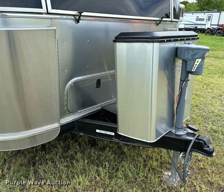 image for item OC9100 2019 Airstream Flying Cloud  camper