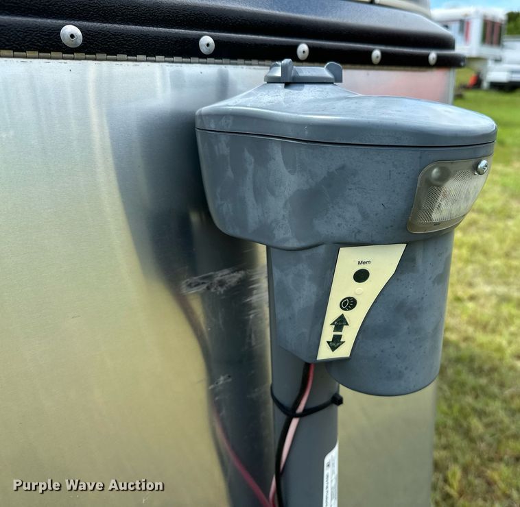 image for item OC9100 2019 Airstream Flying Cloud  camper