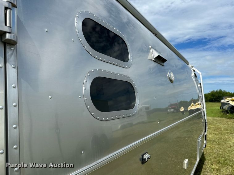 image for item OC9100 2019 Airstream Flying Cloud  camper