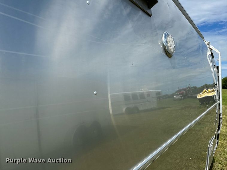 image for item OC9100 2019 Airstream Flying Cloud  camper