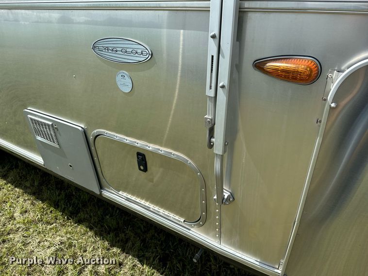 image for item OC9100 2019 Airstream Flying Cloud  camper