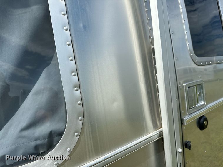 image for item OC9100 2019 Airstream Flying Cloud  camper