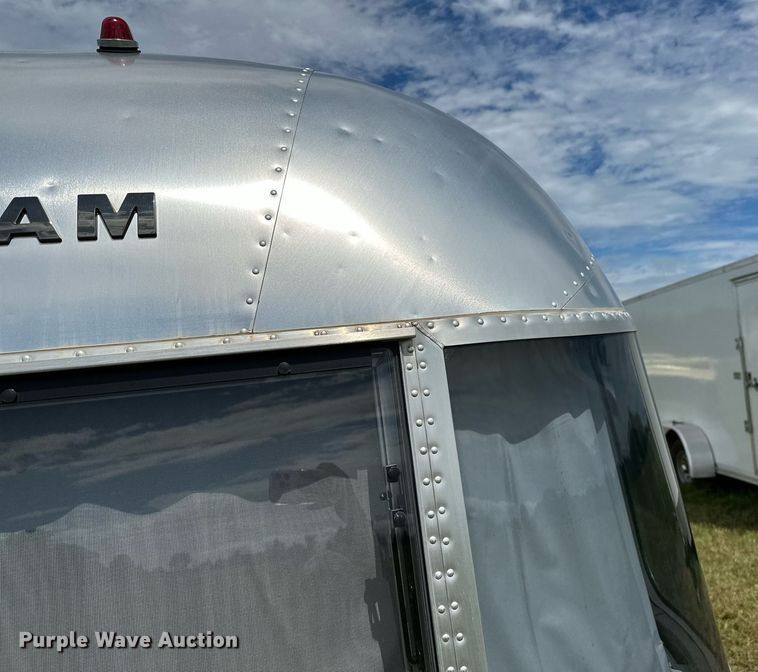 image for item OC9100 2019 Airstream Flying Cloud  camper