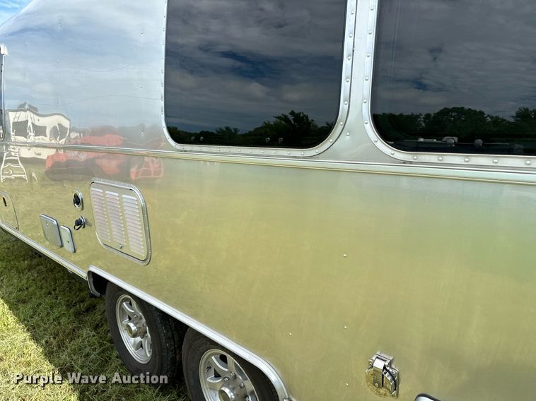 image for item OC9100 2019 Airstream Flying Cloud  camper